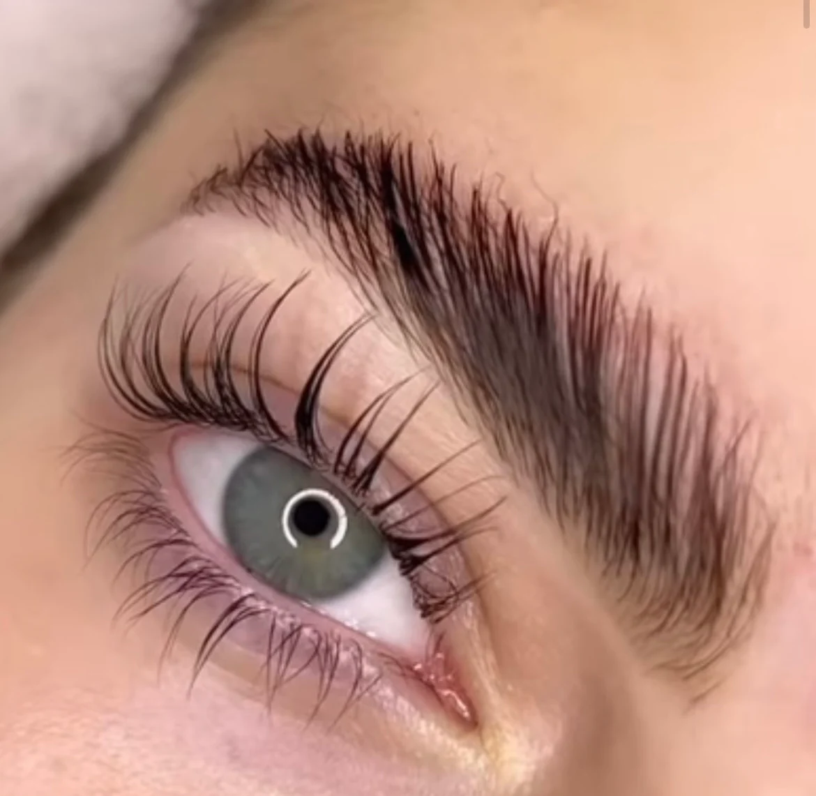 Brow lamination sets brows in desired vertical direction.